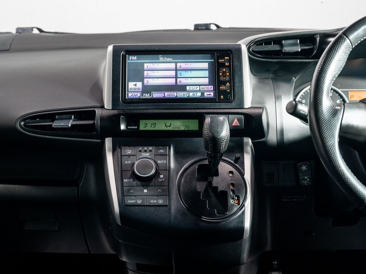 Toyota Wish 2010 - фото автомобиля