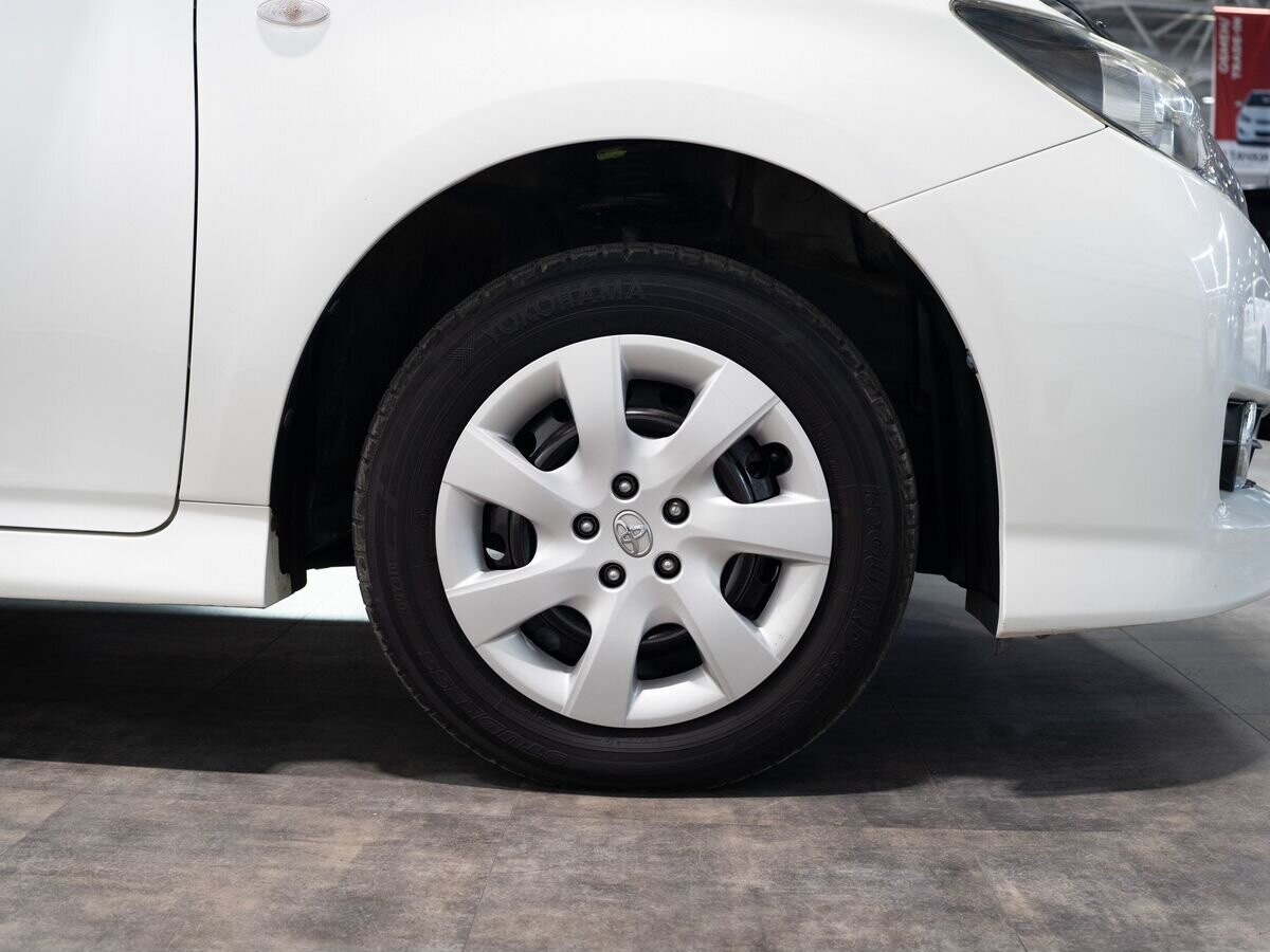 Toyota Wish 2010 - фото автомобиля