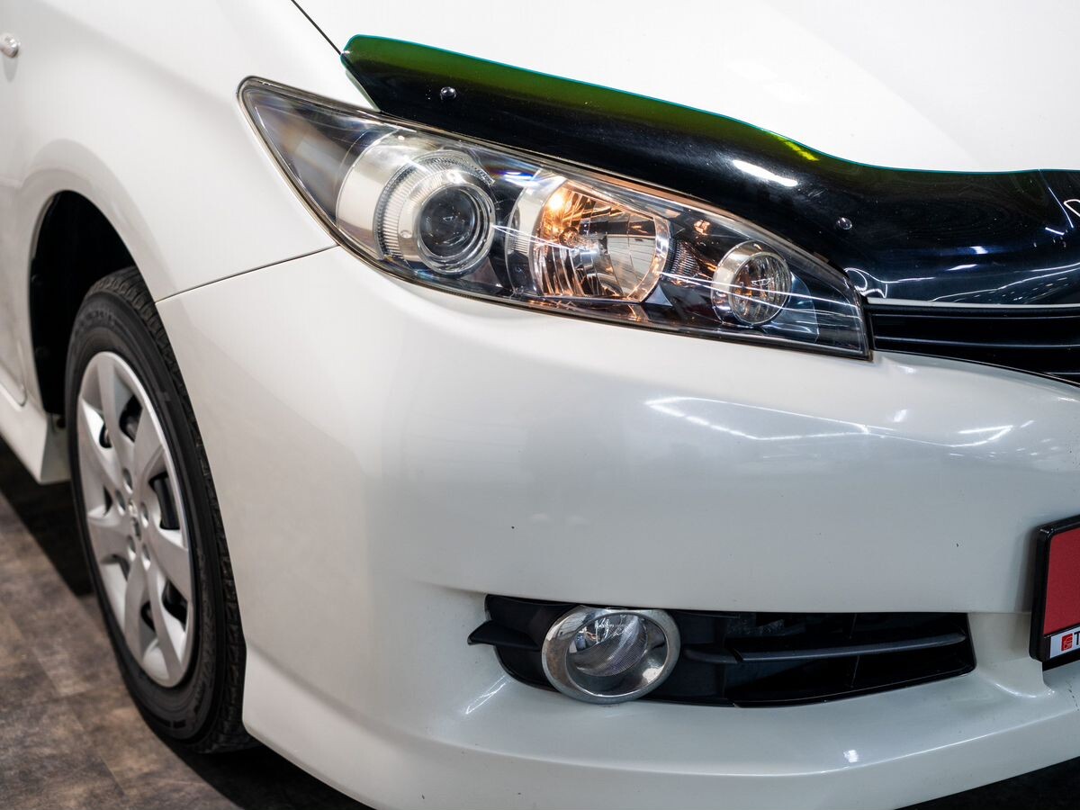 Toyota Wish 2010 - фото автомобиля