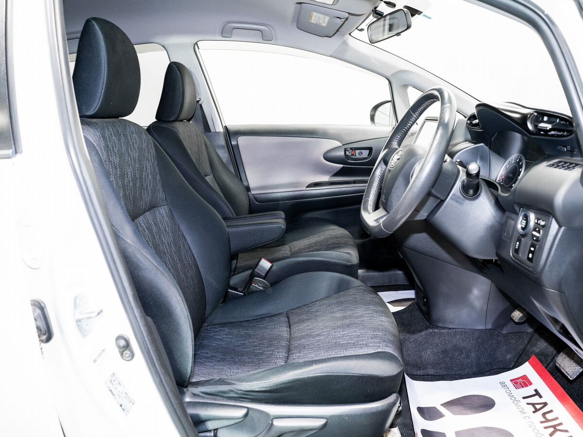 Toyota Wish 2010 - фото автомобиля