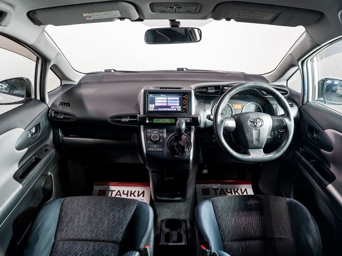 Toyota Wish 2010 - фото автомобиля