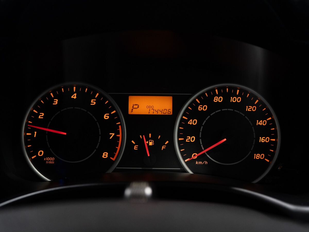 Toyota Wish 2010 - фото автомобиля