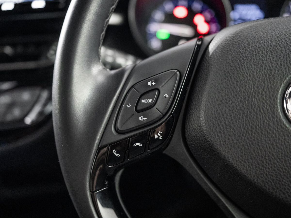 Toyota C-HR 2018 - фото автомобиля