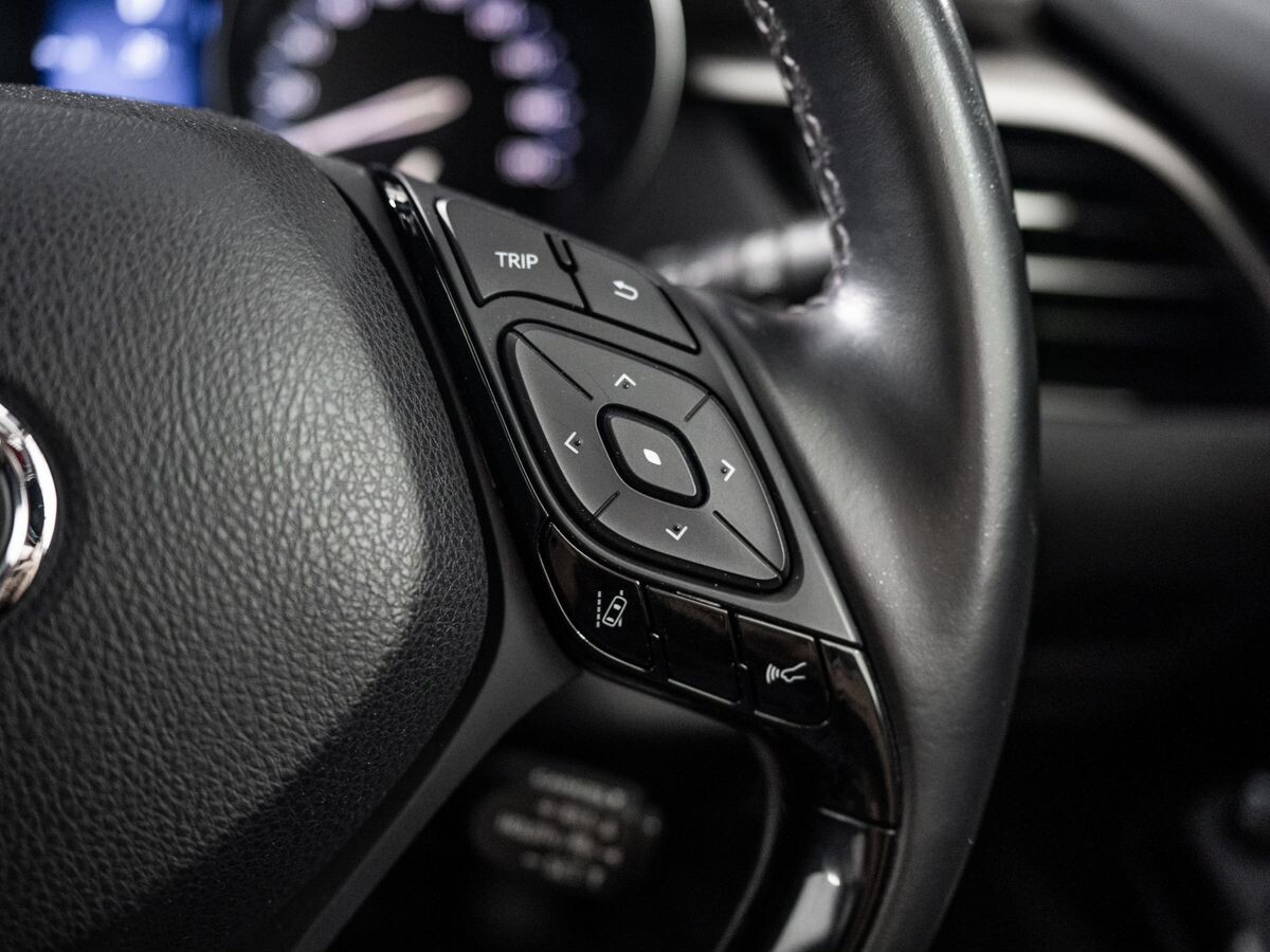 Toyota C-HR 2018 - фото автомобиля