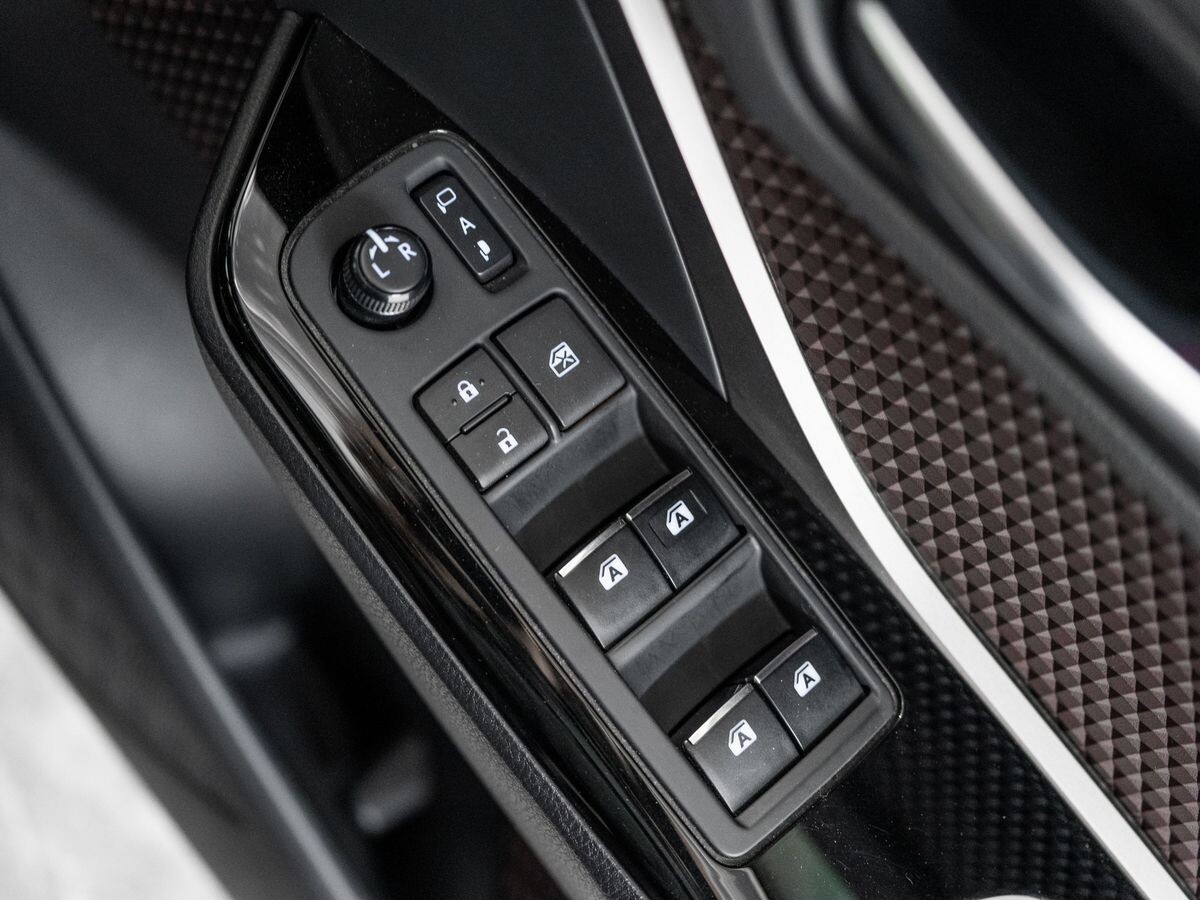 Toyota C-HR 2018 - фото автомобиля