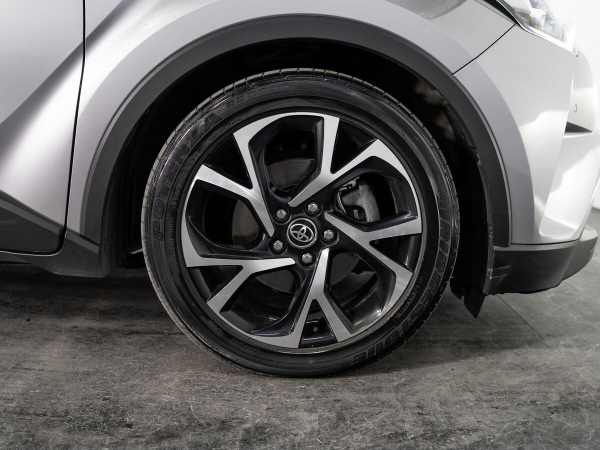 Toyota C-HR 2018 - фото автомобиля