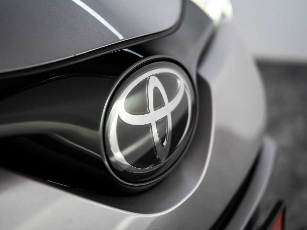 Toyota C-HR 2018 - фото автомобиля