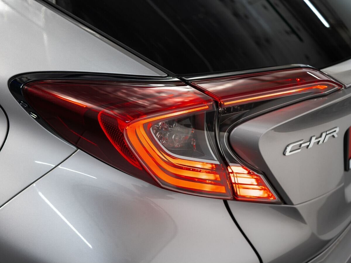 Toyota C-HR 2018 - фото автомобиля