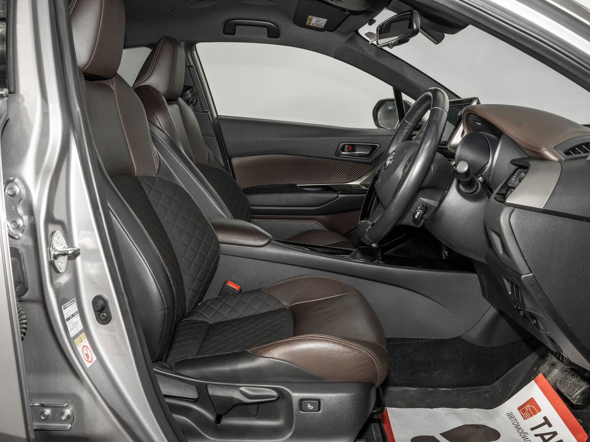 Toyota C-HR 2018 - фото автомобиля