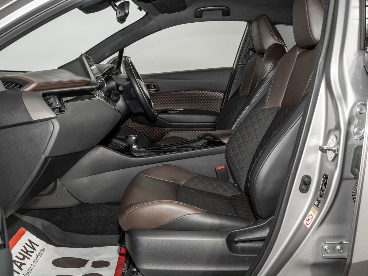 Toyota C-HR 2018 - фото автомобиля