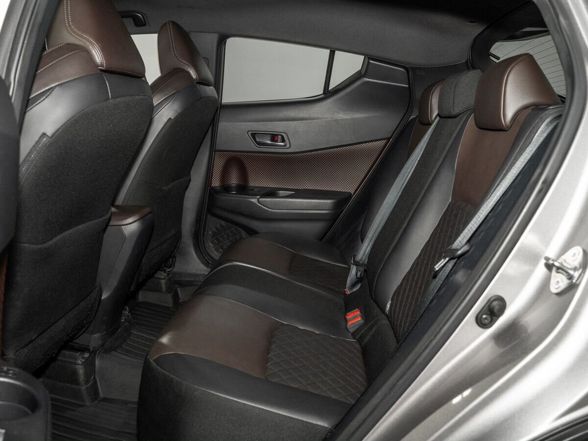 Toyota C-HR 2018 - фото автомобиля