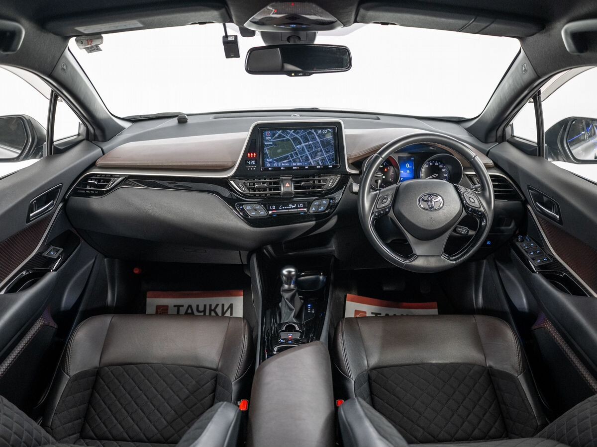 Toyota C-HR 2018 - фото автомобиля