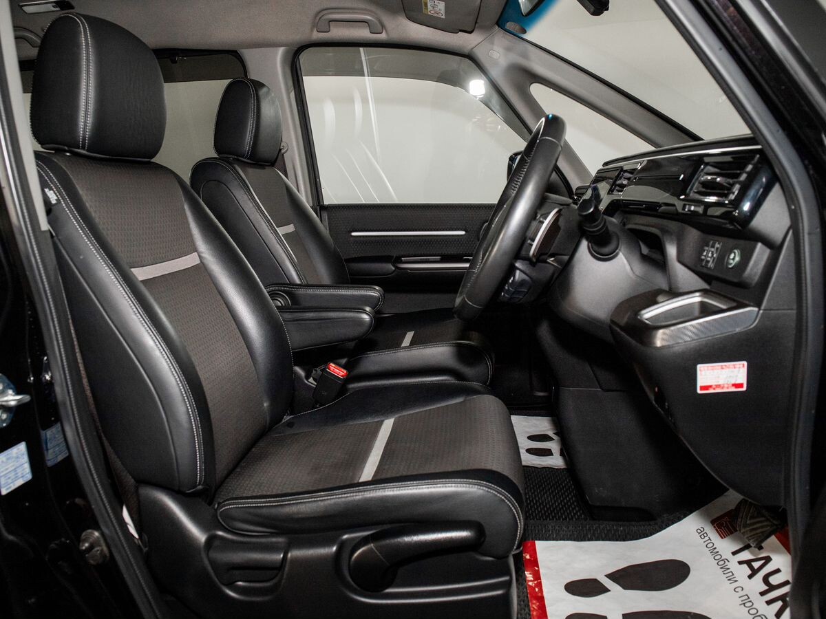 Honda Stepwgn 2019 - фото автомобиля