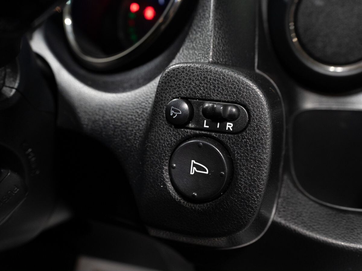 Honda Fit Shuttle 2012 - фото автомобиля