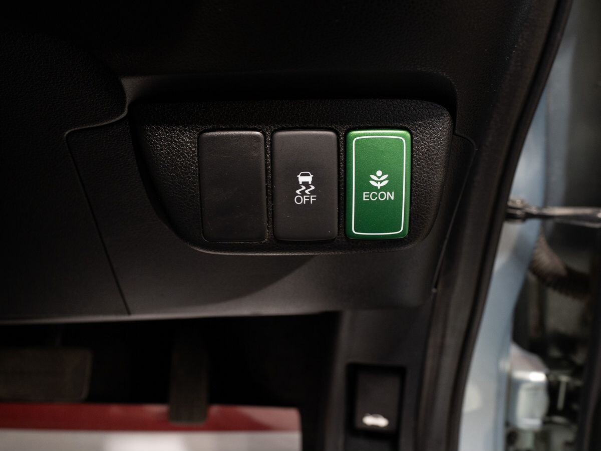 Honda Fit Shuttle 2012 - фото автомобиля