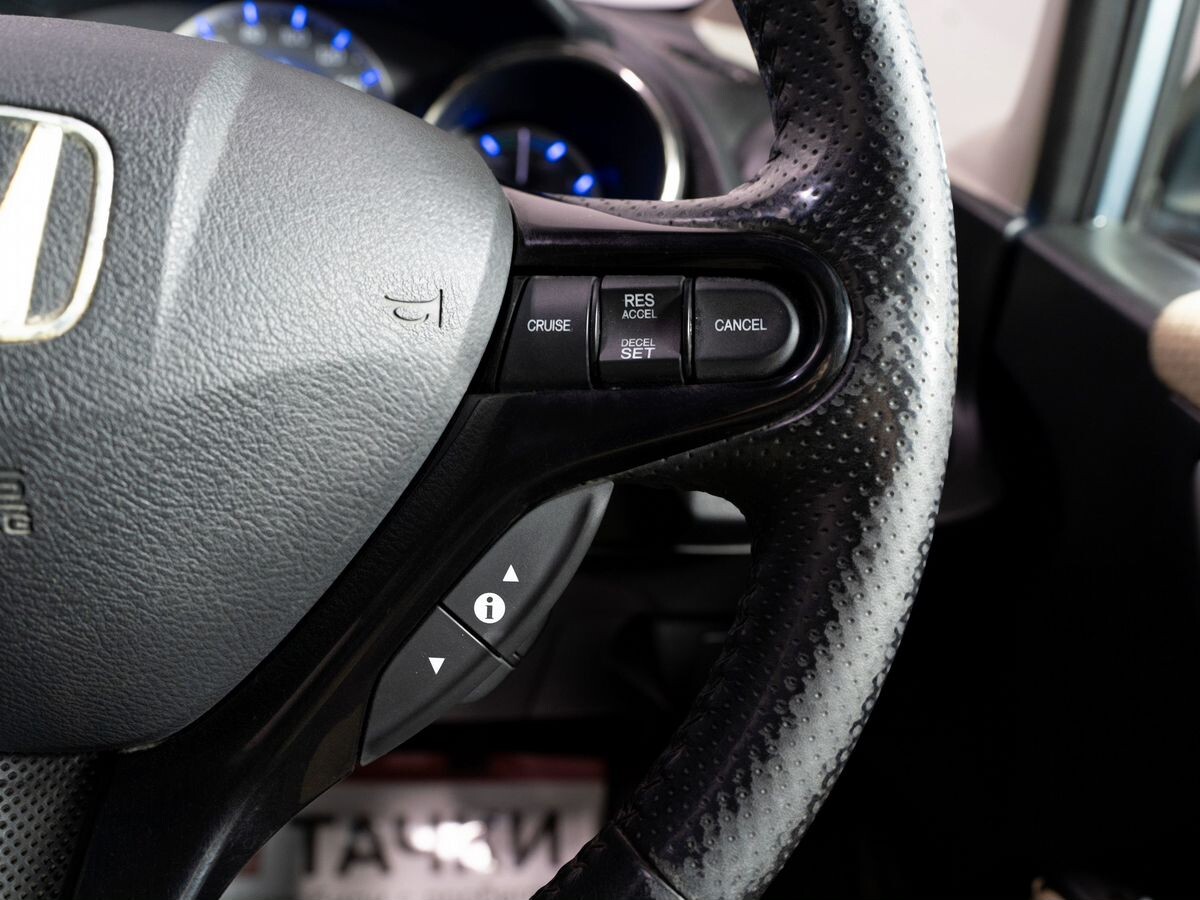 Honda Fit Shuttle 2012 - фото автомобиля