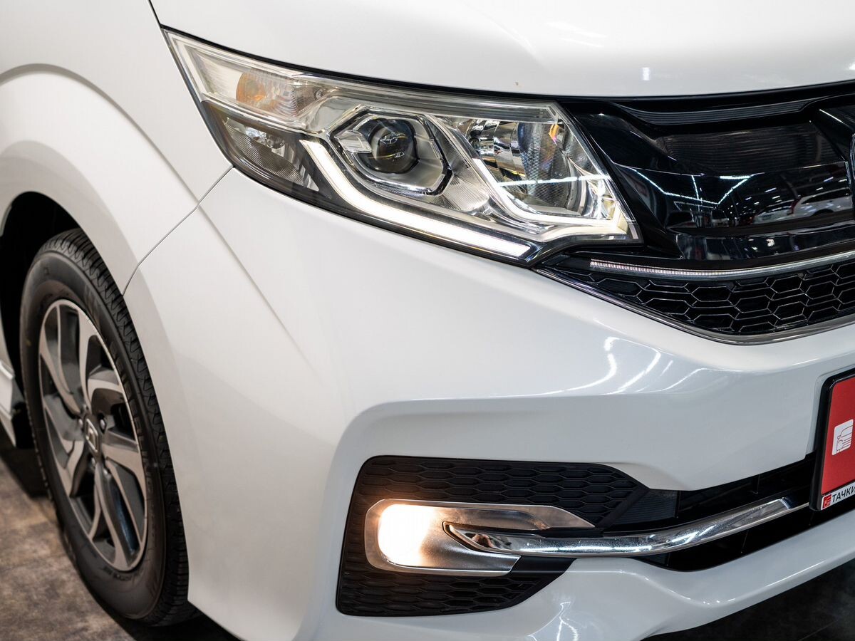 Honda Stepwgn 2015 - фото автомобиля