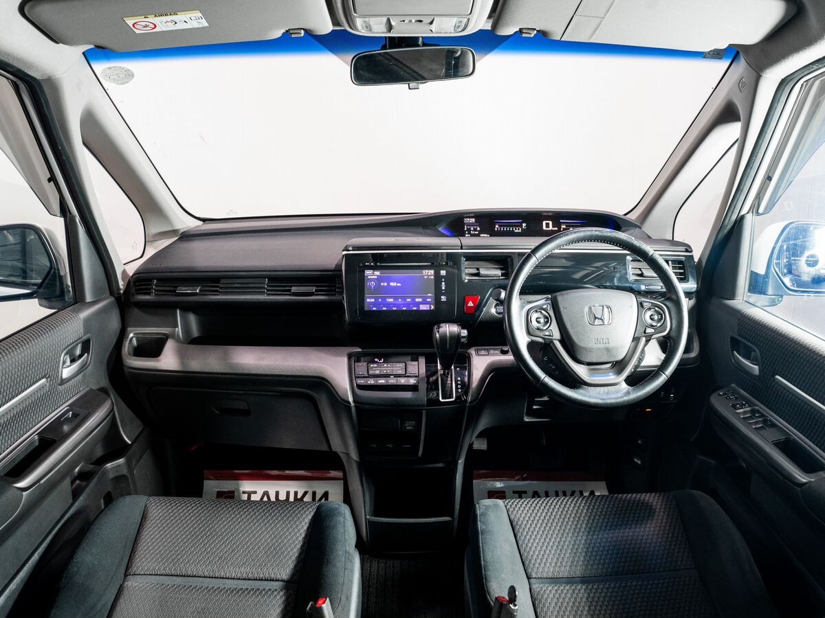 Honda Stepwgn 2015 - фото автомобиля