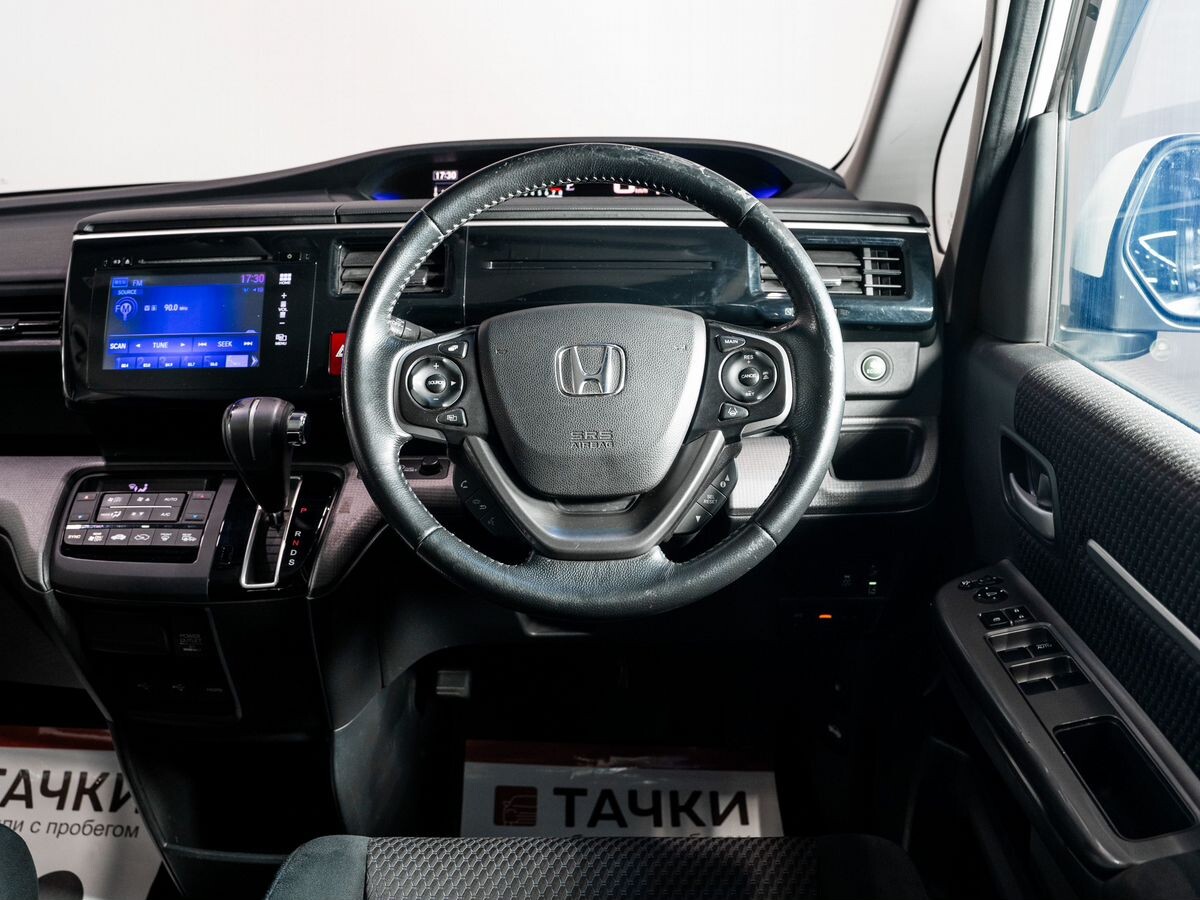 Honda Stepwgn 2015 - фото автомобиля