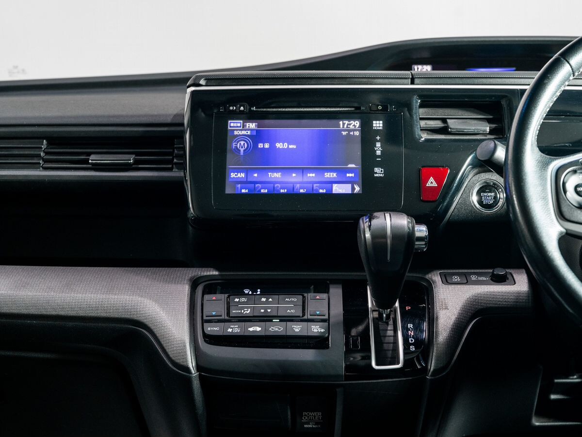 Honda Stepwgn 2015 - фото автомобиля