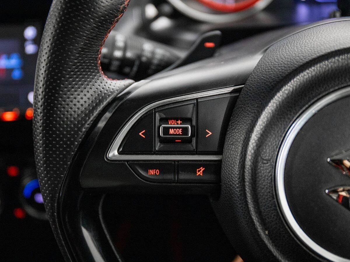 Suzuki Swift 2018 - фото автомобиля