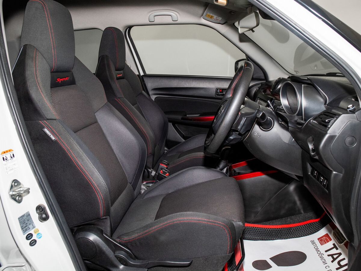 Suzuki Swift 2018 - фото автомобиля