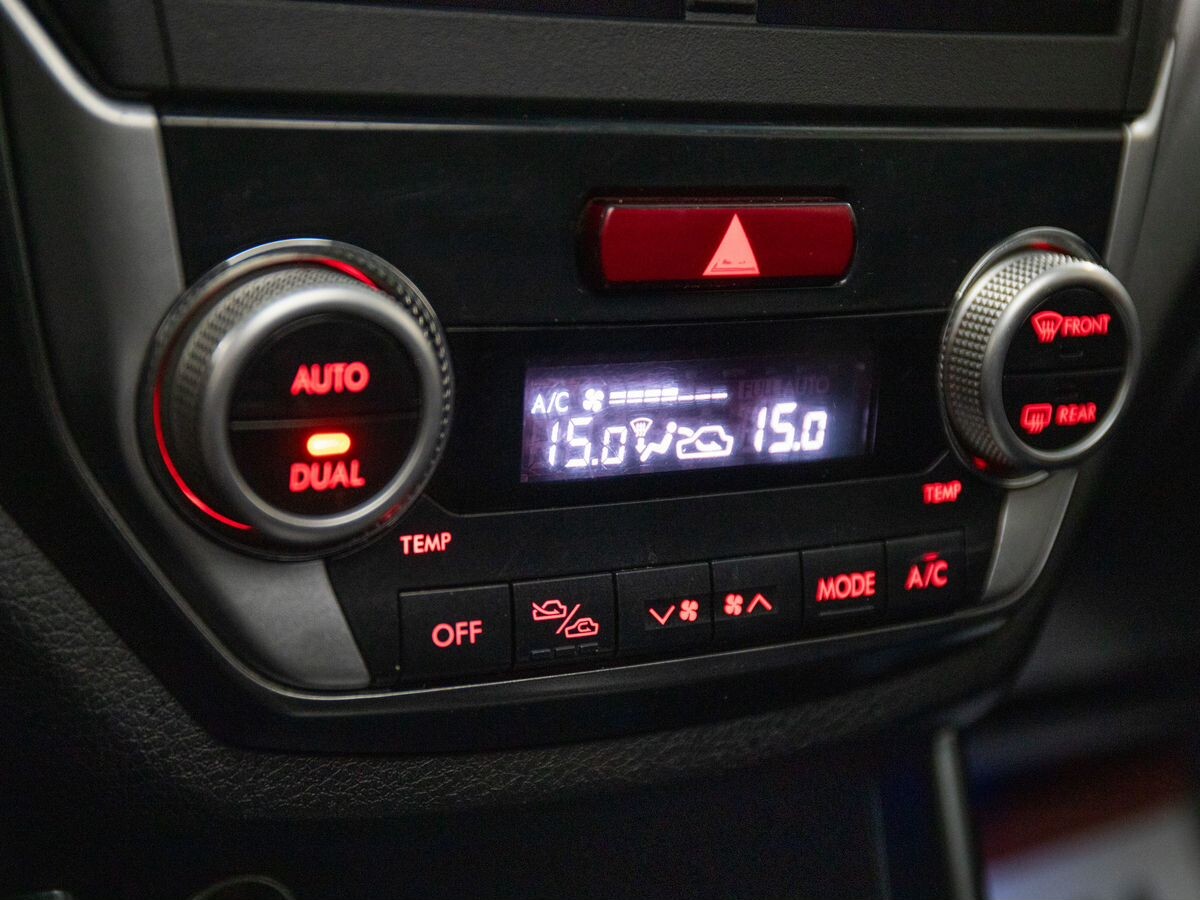 Subaru Forester 2011 - фото автомобиля