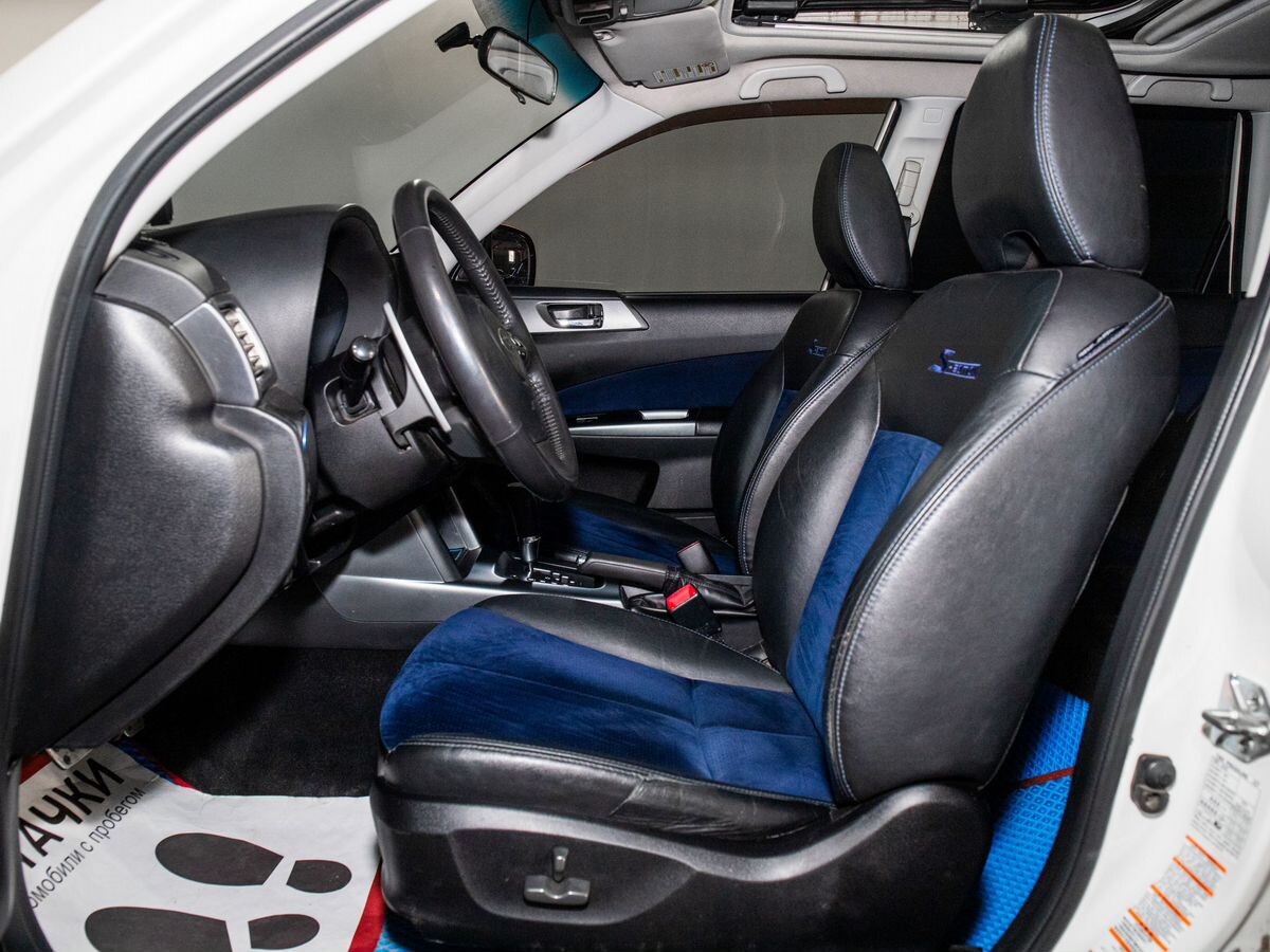 Subaru Forester 2011 - фото автомобиля