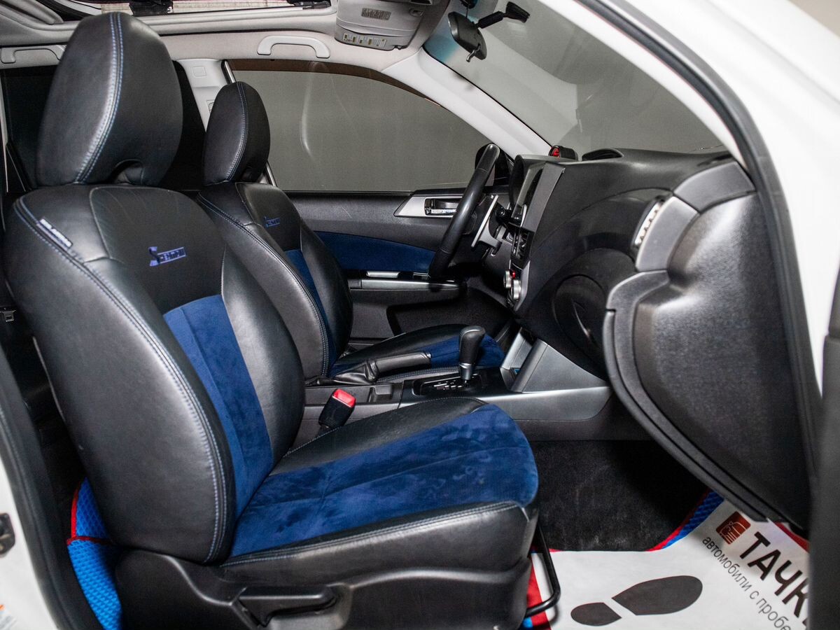 Subaru Forester 2011 - фото автомобиля