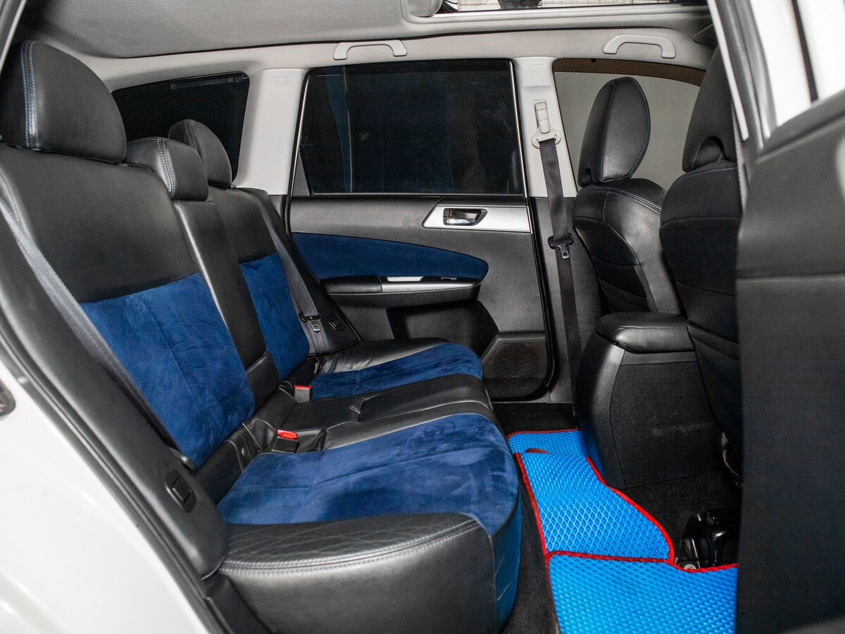 Subaru Forester 2011 - фото автомобиля