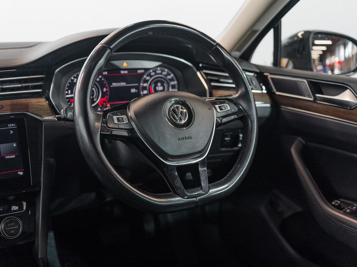 Volkswagen Passat 2017 - фото автомобиля
