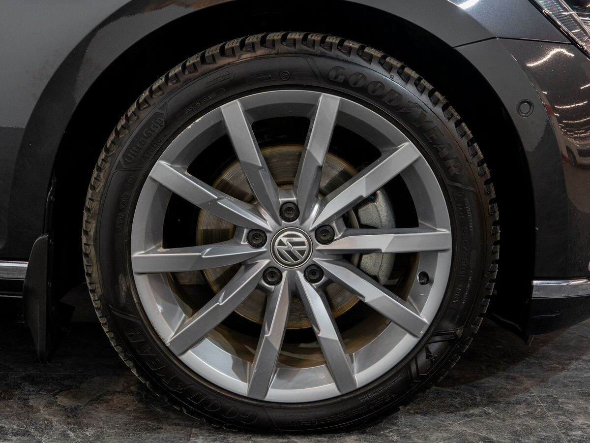 Volkswagen Passat 2017 - фото автомобиля