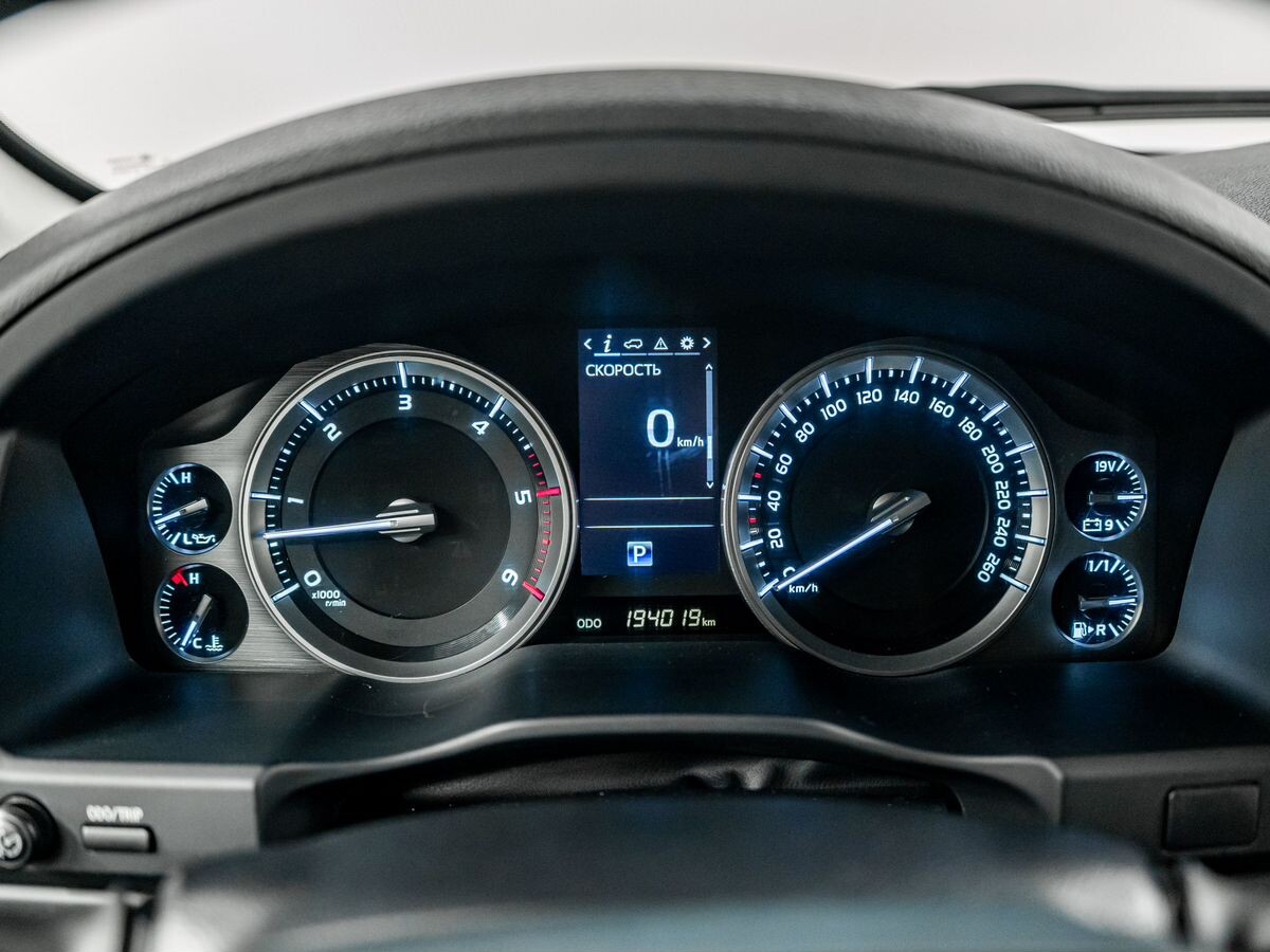 Toyota Land Cruiser 2019 - фото автомобиля