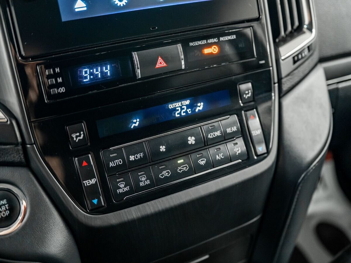 Toyota Land Cruiser 2019 - фото автомобиля
