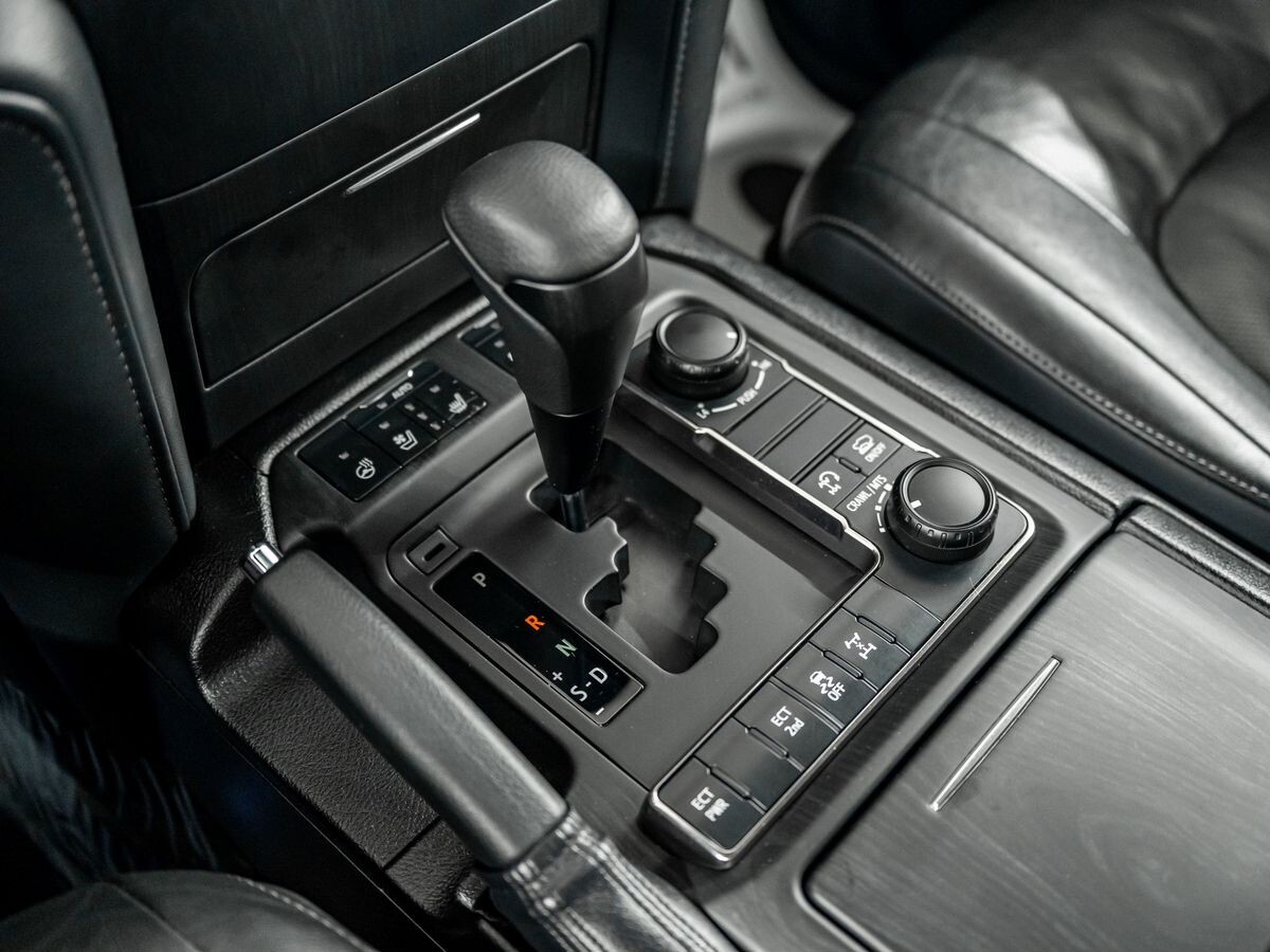 Toyota Land Cruiser 2019 - фото автомобиля