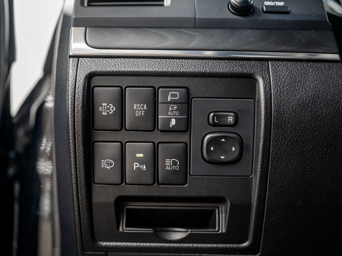 Toyota Land Cruiser 2019 - фото автомобиля