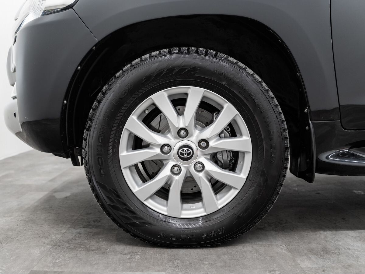 Toyota Land Cruiser 2019 - фото автомобиля