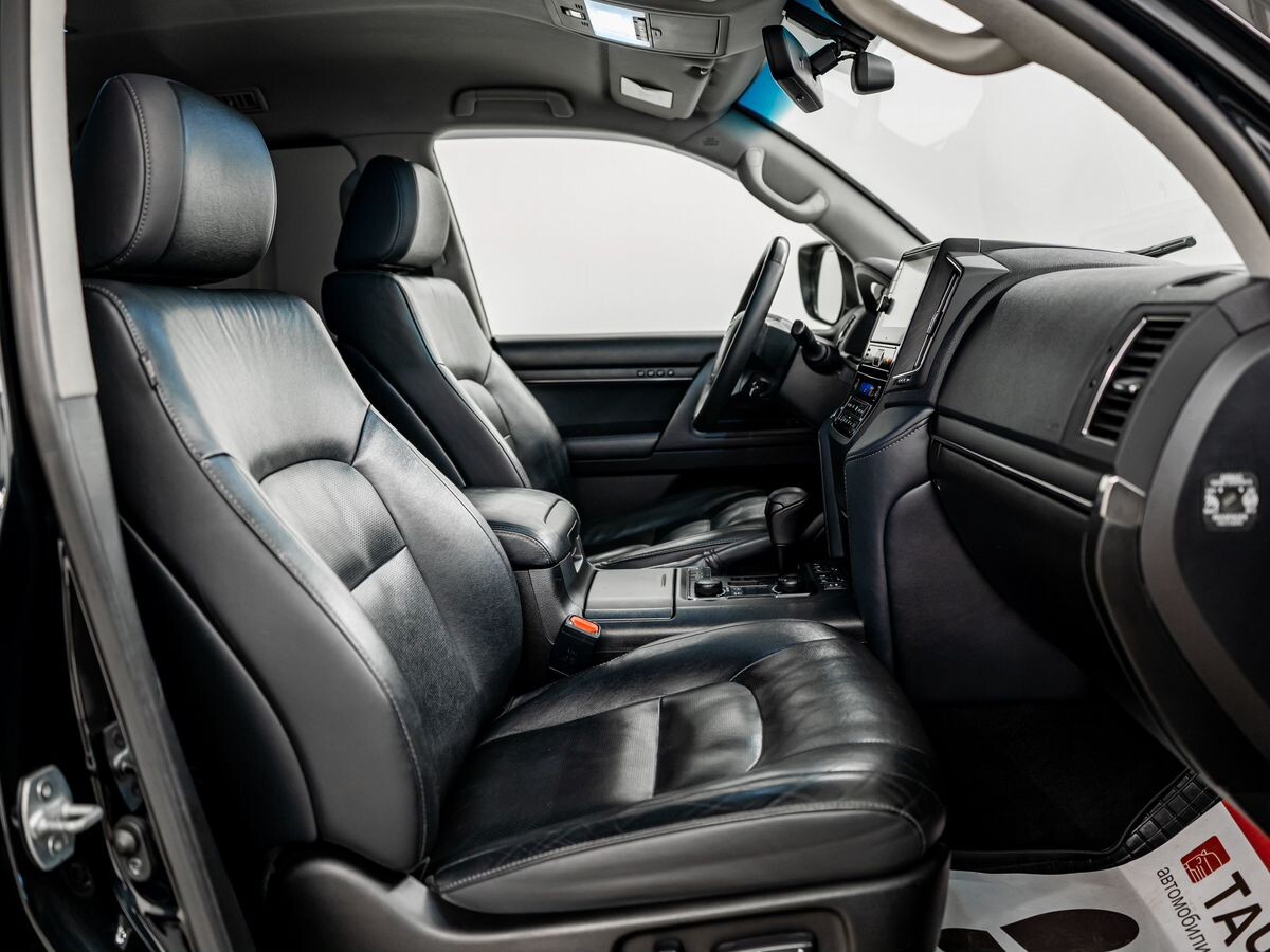 Toyota Land Cruiser 2019 - фото автомобиля