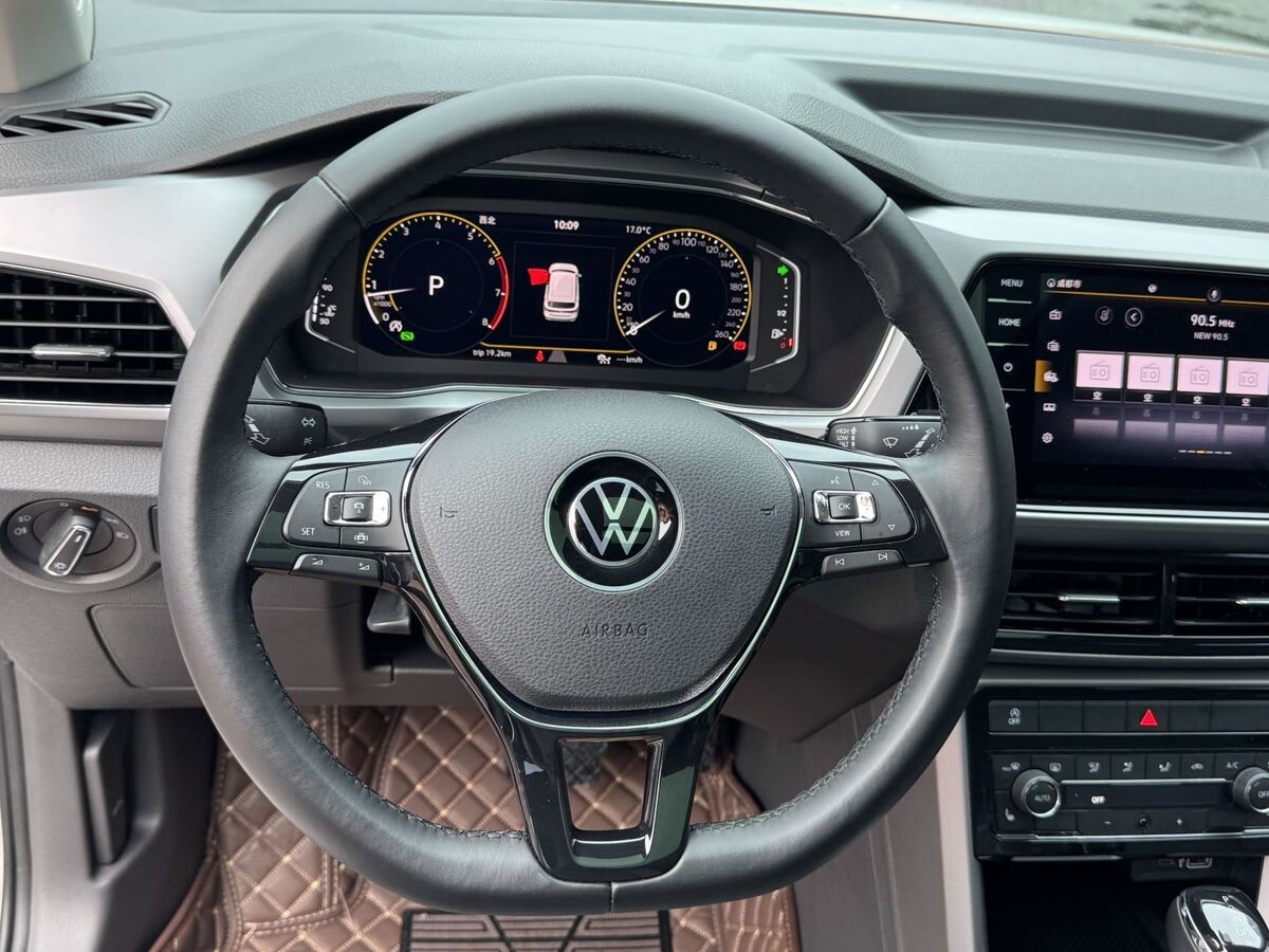 Volkswagen T-Cross 2022 - фото автомобиля