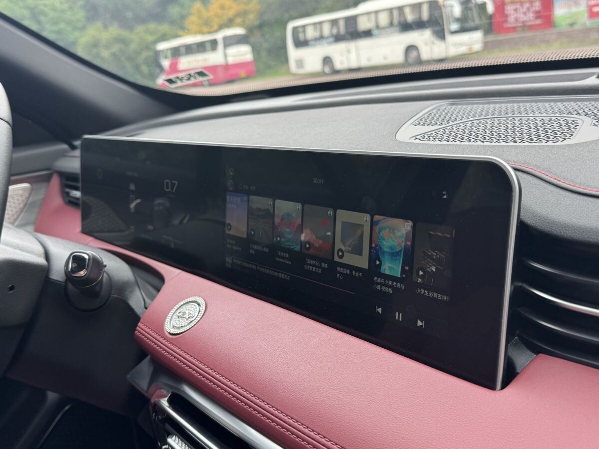 Jetour X70 Plus 2023 - фото автомобиля