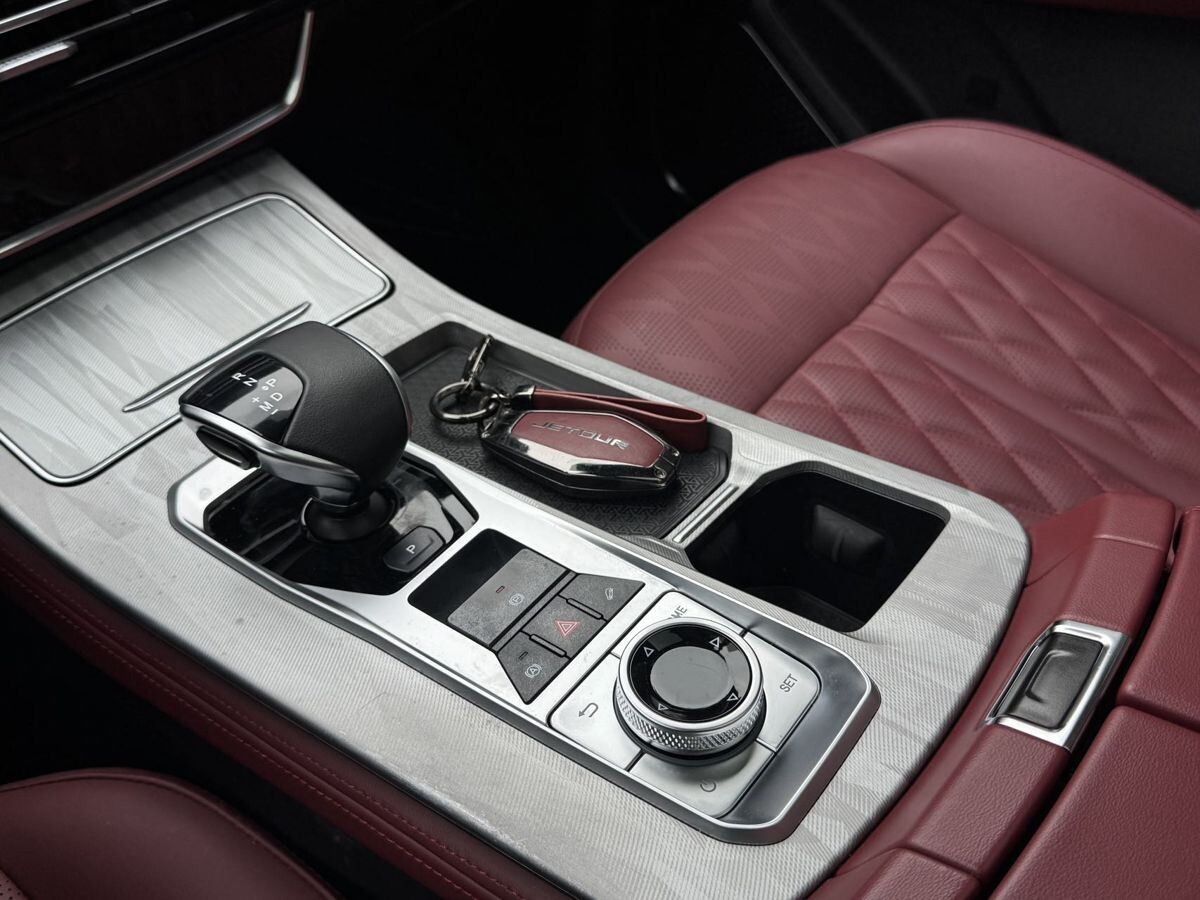 Jetour X70 Plus 2023 - фото автомобиля