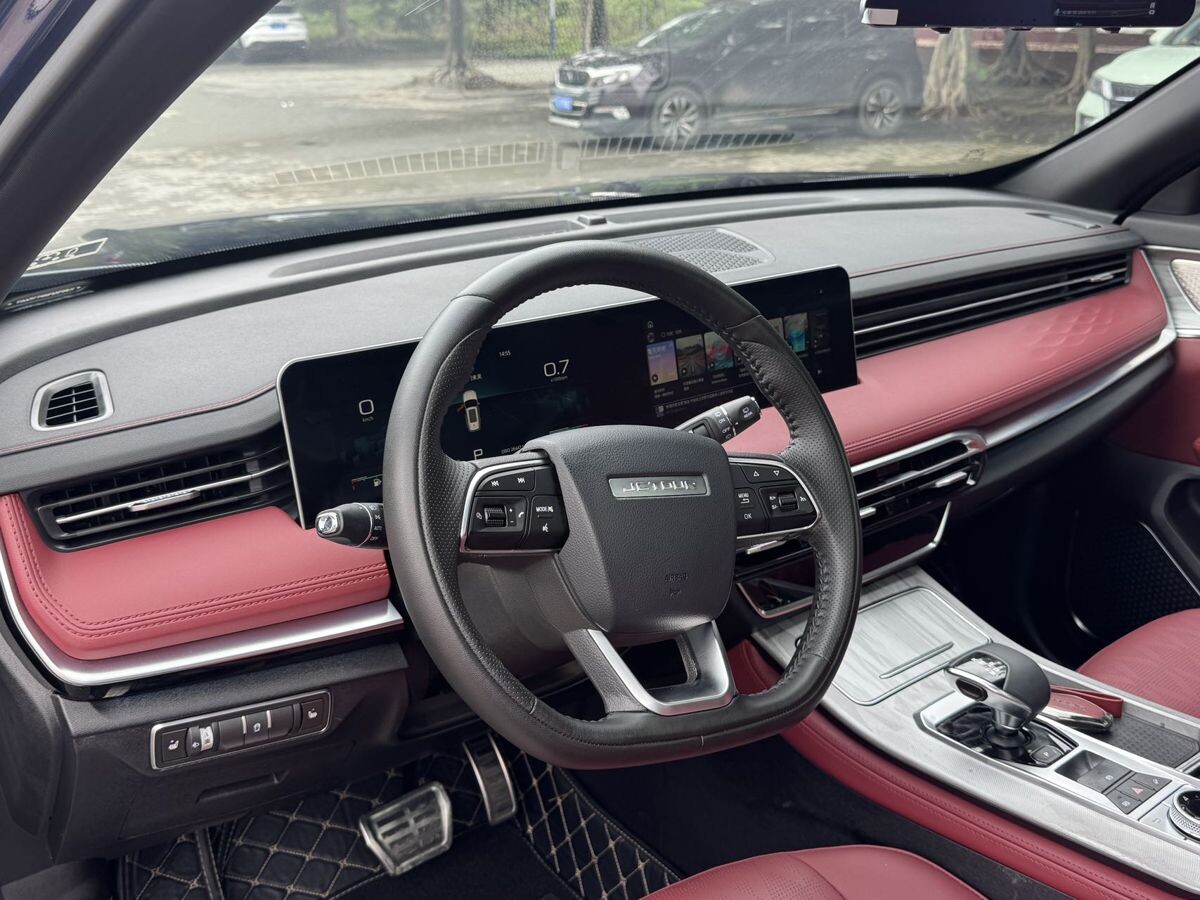 Jetour X70 Plus 2023 - фото автомобиля