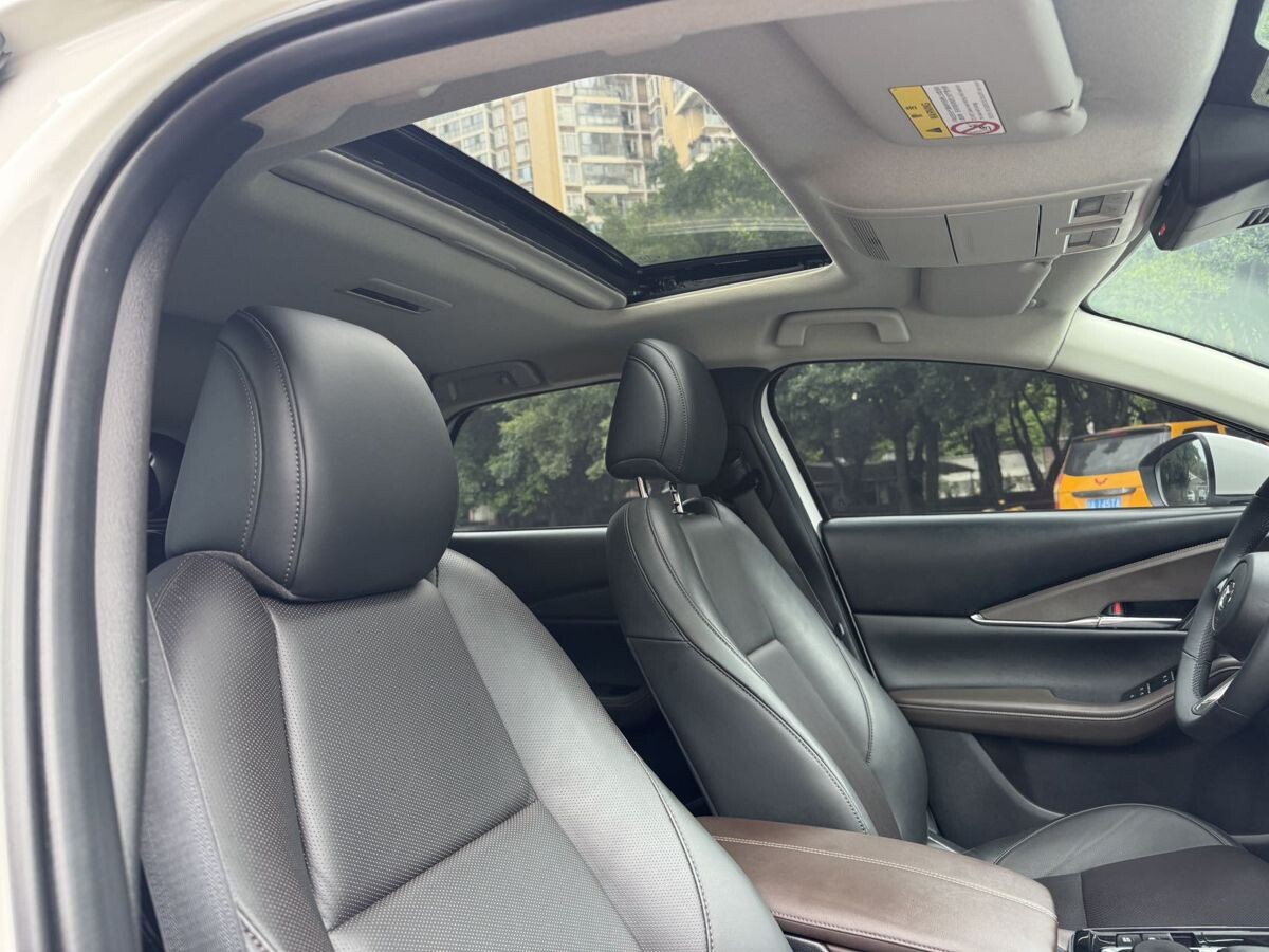 Mazda CX-30 2021 - фото автомобиля