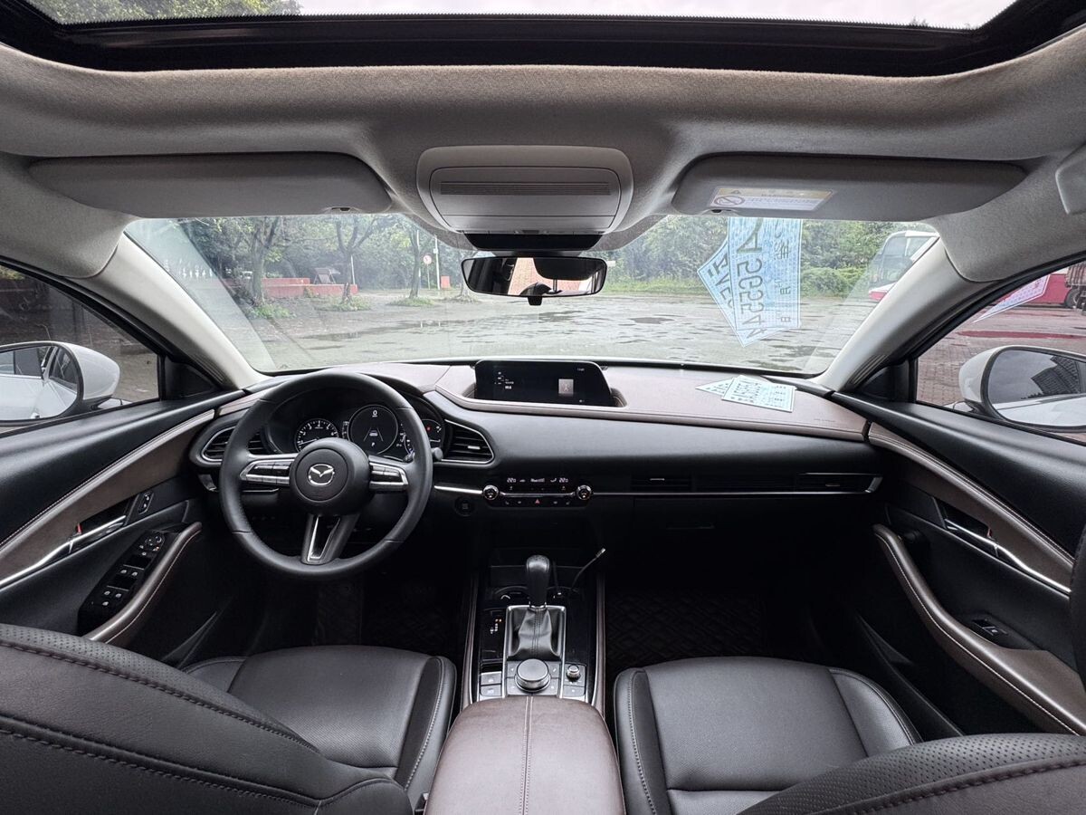 Mazda CX-30 2021 - фото автомобиля