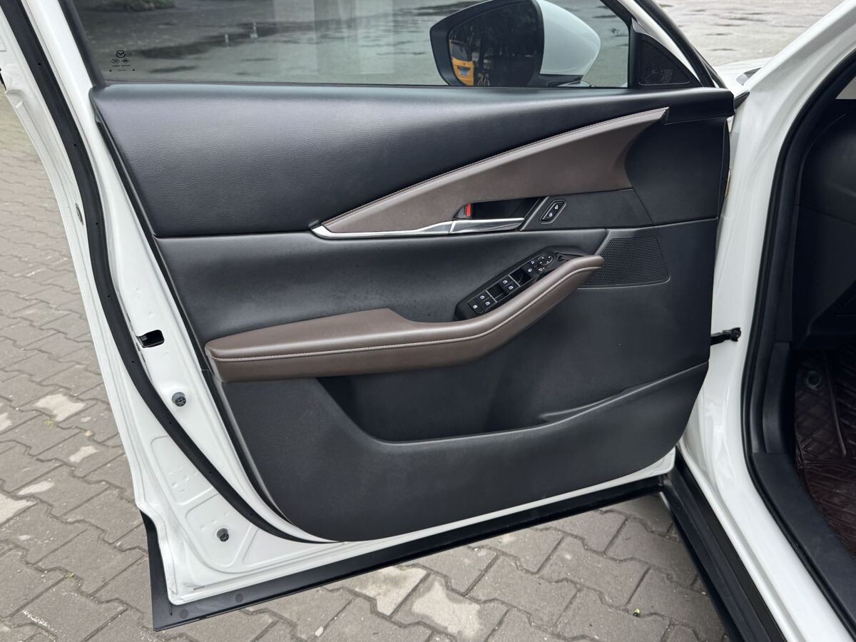 Mazda CX-30 2021 - фото автомобиля