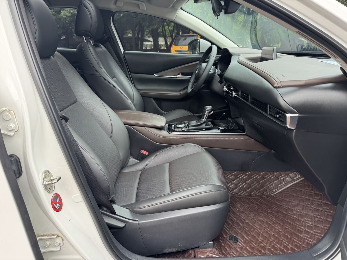 Mazda CX-30 2021 - фото автомобиля