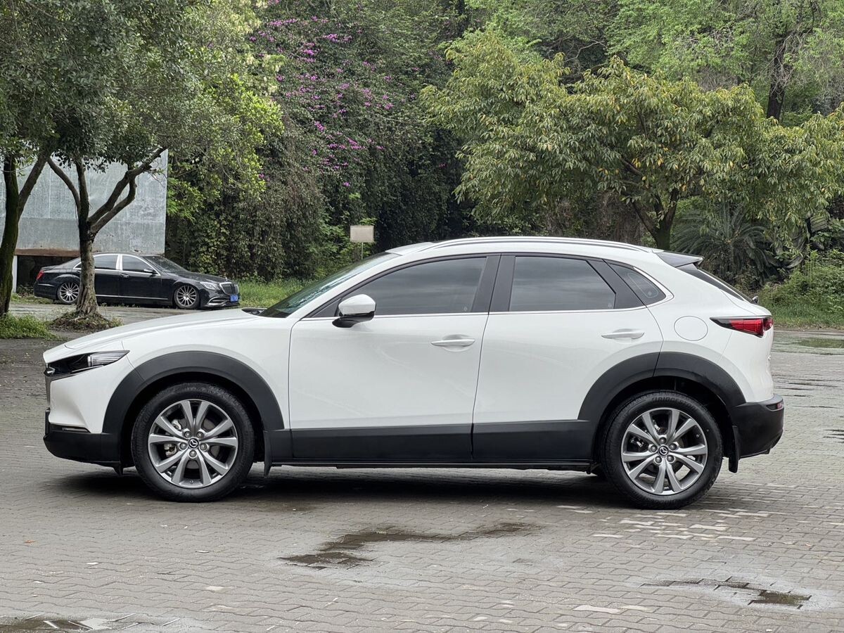 Mazda CX-30 2021 - фото автомобиля