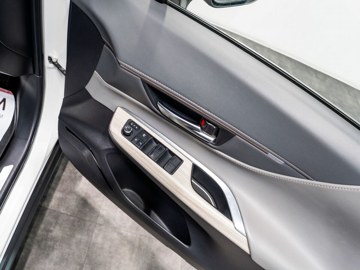 Toyota Harrier 2020 - фото автомобиля