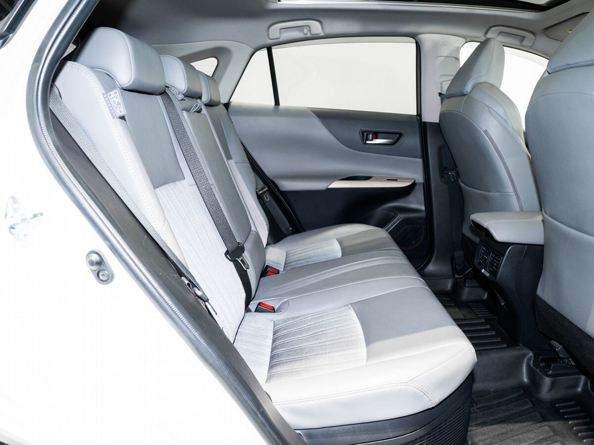 Toyota Harrier 2020 - фото автомобиля