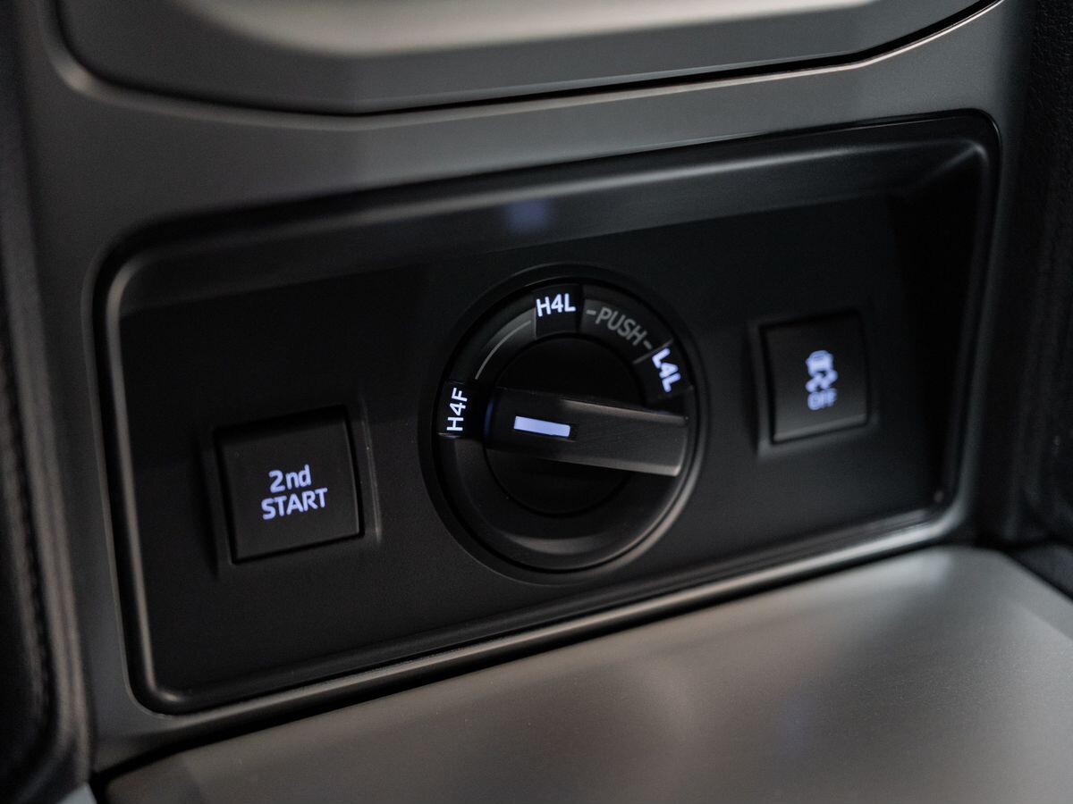 Toyota Land Cruiser Prado 2023 - фото автомобиля